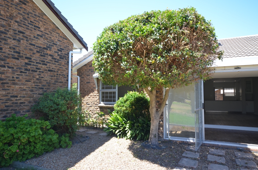 2 Bedroom Property for Sale in Kenridge Western Cape